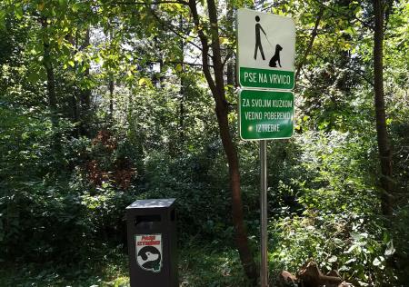 Koš za pasje iztrebke  Hacetova ulica proti Begunjam 2 foto Boštjan Otoničar